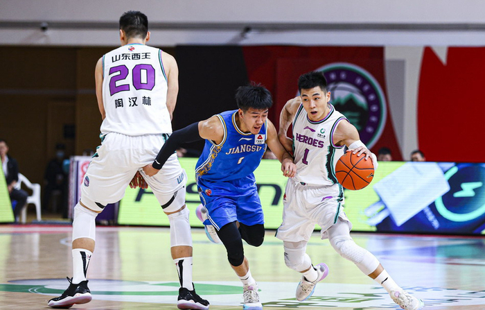沈阳男篮主场告捷，继续领跑积分榜的简单介绍