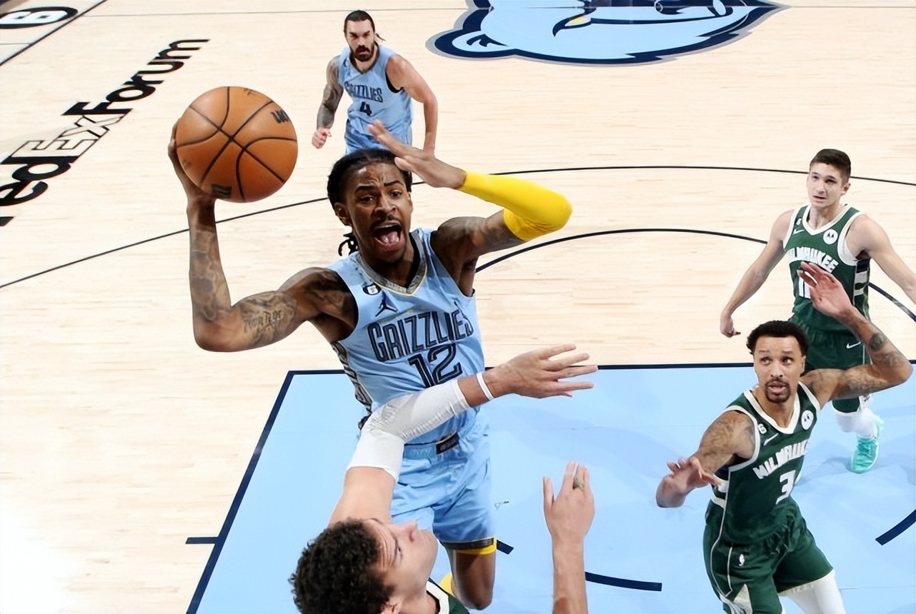 开云体育培训-雄鹿胜灰熊，豪取七连胜的简单介绍