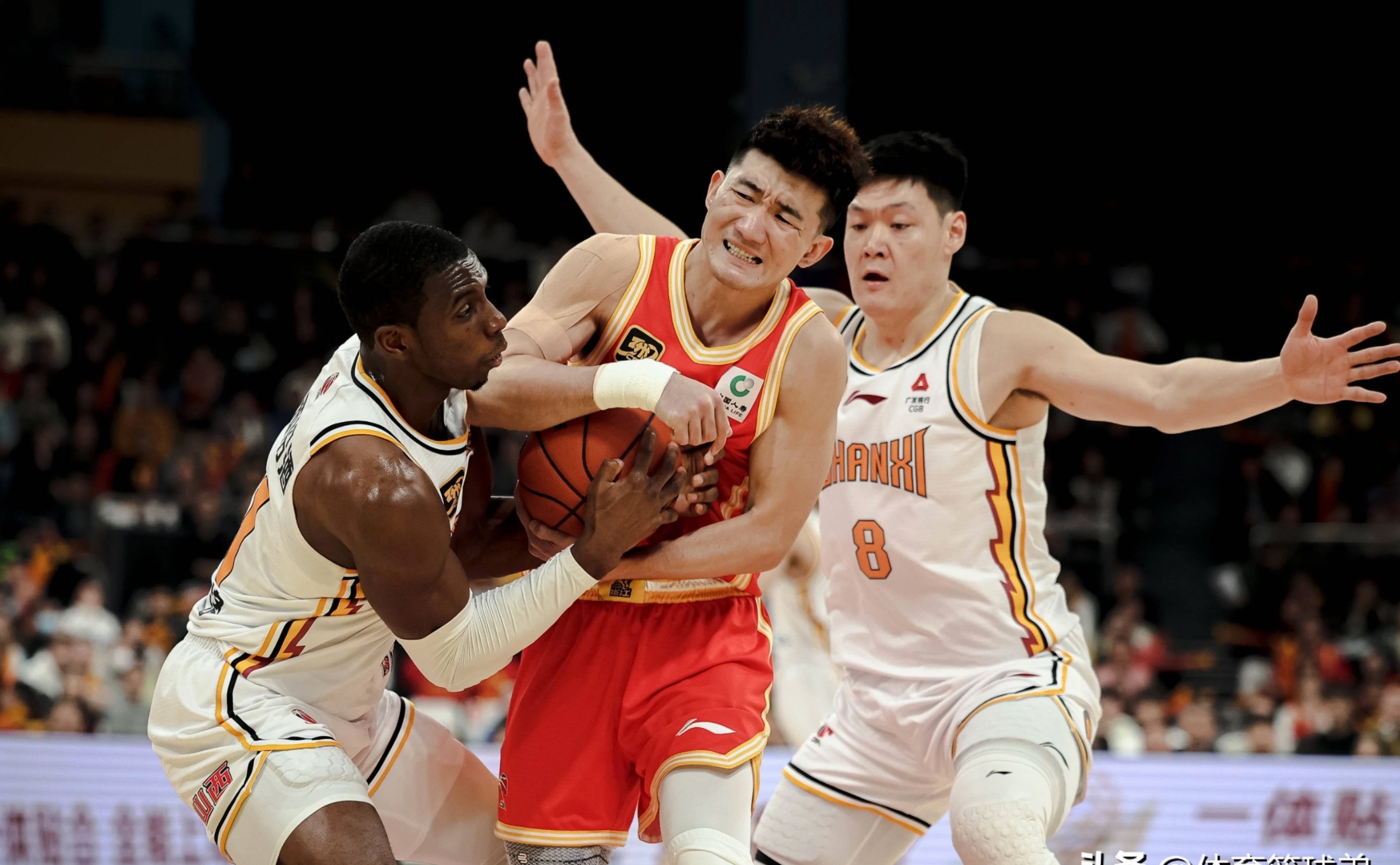 开云体育注册-惊险战斗！球队最终战胜劲敌晋级