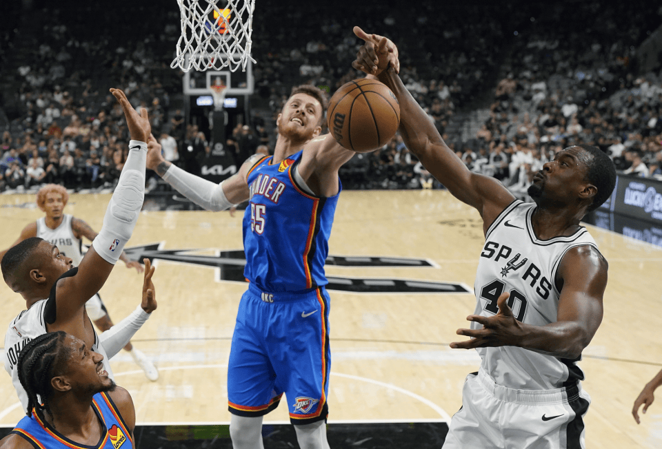 开云体育中国官网-雷霆队新援在比赛中展现出色，球迷心目中新宠