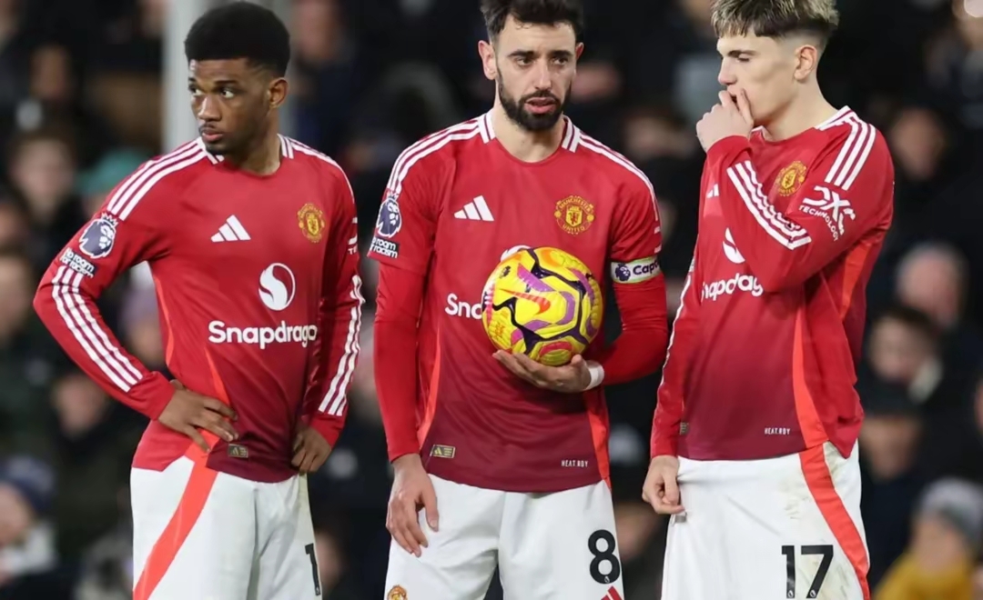 曼联客场大胜托特纳姆热刺,英超前四稳固 曼联客场大胜托特纳姆热刺,英超前四稳固